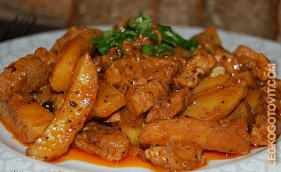 Фото рецепта: Овощное рагу с говядиной и солеными огурцами