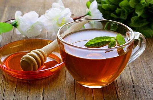 С чем полезно всего пить чай?