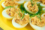 Фото рецепта: Яйца, фаршированные пряностями