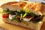 Фото рецепта: Бутерброды с рукколой и моцареллой