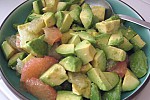 Фото рецепта: Пикантный салат из авокадо и грейпфрута