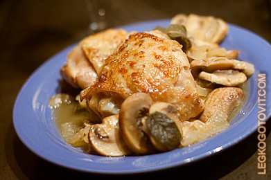 Фото рецепта: Тушеные куриные бедра