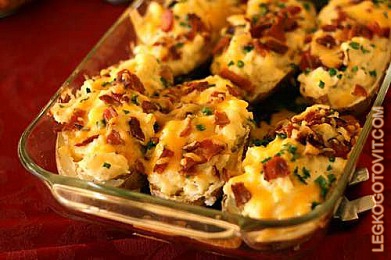 Фото рецепта: Дважды запеченный картофель с сыром и беконом