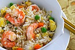 Фото рецепта: Жареный рис с креветками