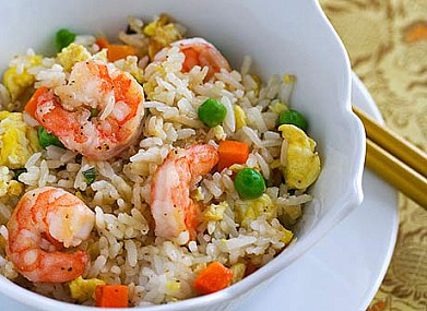 Фото рецепта: Жареный рис с креветками