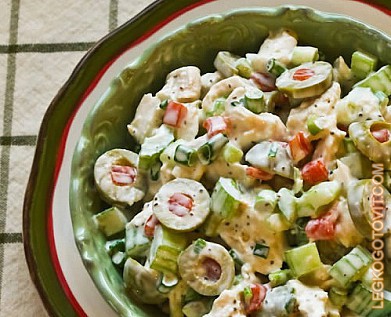 Фото рецепта: Салат из курицы с сельдереем и оливками