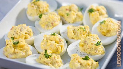 Фото рецепта: Яйца, фаршированные зеленью