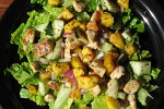 Фото рецепта: Салат из курицы с персиком