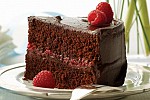 Фото рецепта: Шоколадно-малиновый торт