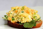 Фото рецепта: Закуска из яиц и сыра