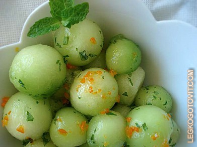 Фото рецепта: Салат с дыней и мятой