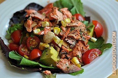Фото рецепта: Салат с лососем и авокадо