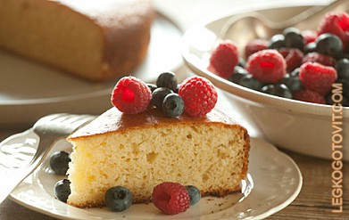 Фото рецепта: Простой пирог со свежими ягодами