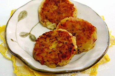 Фото рецепта: Картофельные котлеты с беконом и сыром