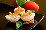 Фото рецепта: Яйца, фаршированные лососем