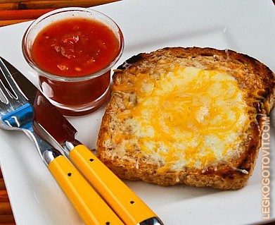 Фото рецепта: Тосты с яйцом и сыром