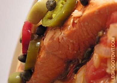 Фото рецепта: Филе лосося с каперсами и болгарским перцем