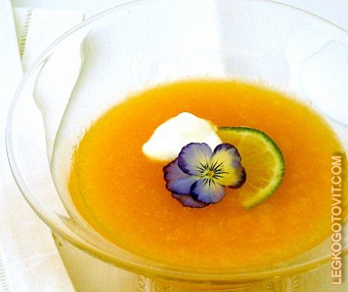 Фото рецепта: Холодный суп из дыни