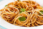 Фото рецепта: Спагетти в остром томатном соусе