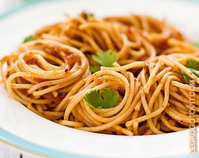 Фото рецепта: Спагетти в остром томатном соусе