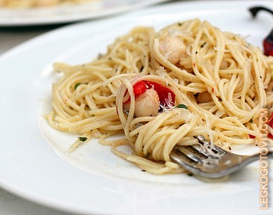 Фото рецепта: Спагетти с гребешками и сладким перцем