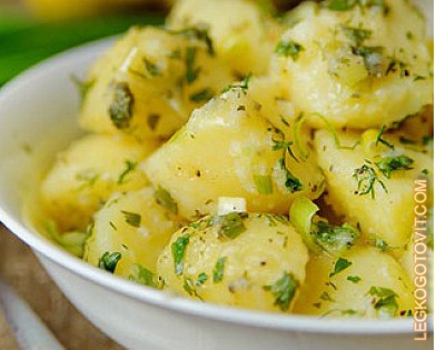 Фото рецепта: Салат из картофеля и зелени