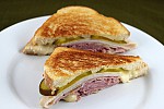 Фото рецепта: Сэндвич с ветчиной и сыром