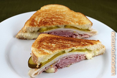 Фото рецепта: Сэндвич с ветчиной и сыром