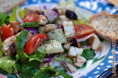 Фото рецепта: Греческий салат с курицей