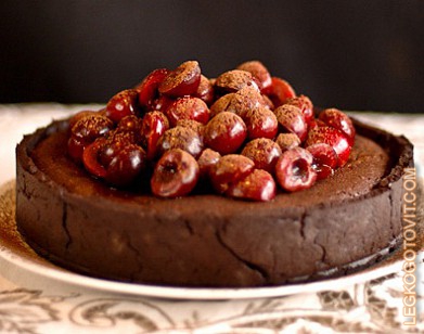 Фото рецепта: Шоколадный пирог с вишней