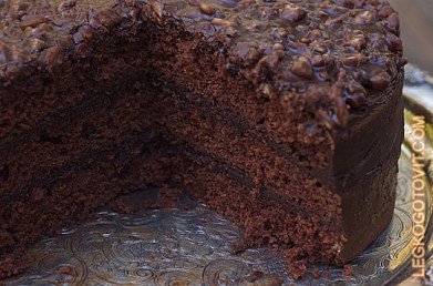 Фото рецепта: Шоколадный торт с орехами