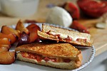 Фото рецепта: Сэндвич c моцареллой и томатами