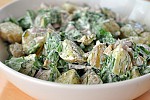 Фото рецепта: Картофельный салат с йогуртом, рукколой и укропом