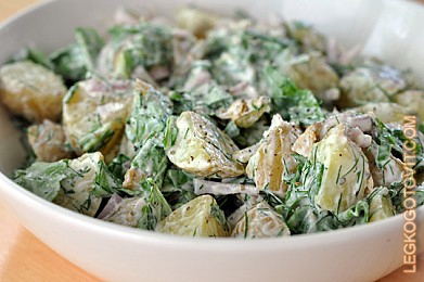 Фото рецепта: Картофельный салат с йогуртом, рукколой и укропом