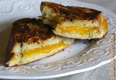 Фото рецепта: Горячий бутерброд с сыром