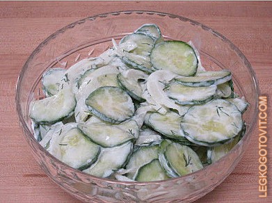 Фото рецепта: Салат из огурцов с йогуртом