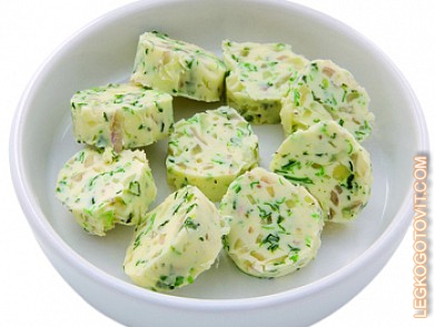 Фото рецепта: Масло с зеленью петрушки и кинзы