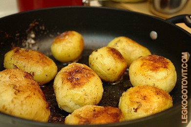 Фото рецепта: Отварной картофель, жареный в масле