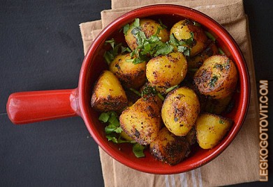 Фото рецепта: Жареный картофель со специями