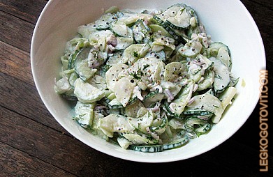 Фото рецепта: Салат из огурцов со сметаной