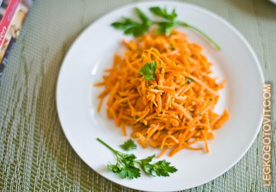 Фото рецепта: Салат из моркови и грецких орехов