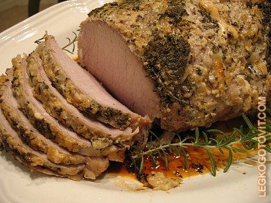 Фото рецепта: Жареная свиная вырезка с зеленью