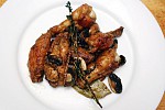 Фото рецепта: Куриные крылышки с жареными грибами