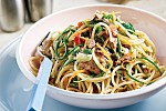 Фото рецепта: Спагетти с тунцом и свежими помидорами