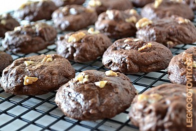 Фото рецепта: Шоколадное печенье с орехами