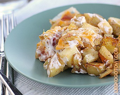 Фото рецепта: Картофель, запеченный с сыром и соусом Рэнч