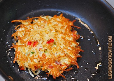 Фото рецепта: Картофельные оладьи с сыром
