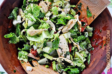 Фото рецепта: Овощной салат с хрустящей питой