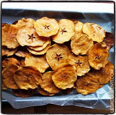 Фото рецепта: Домашние яблочные чипсы
