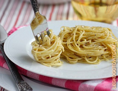Фото рецепта: Спагетти с сыром и перцем